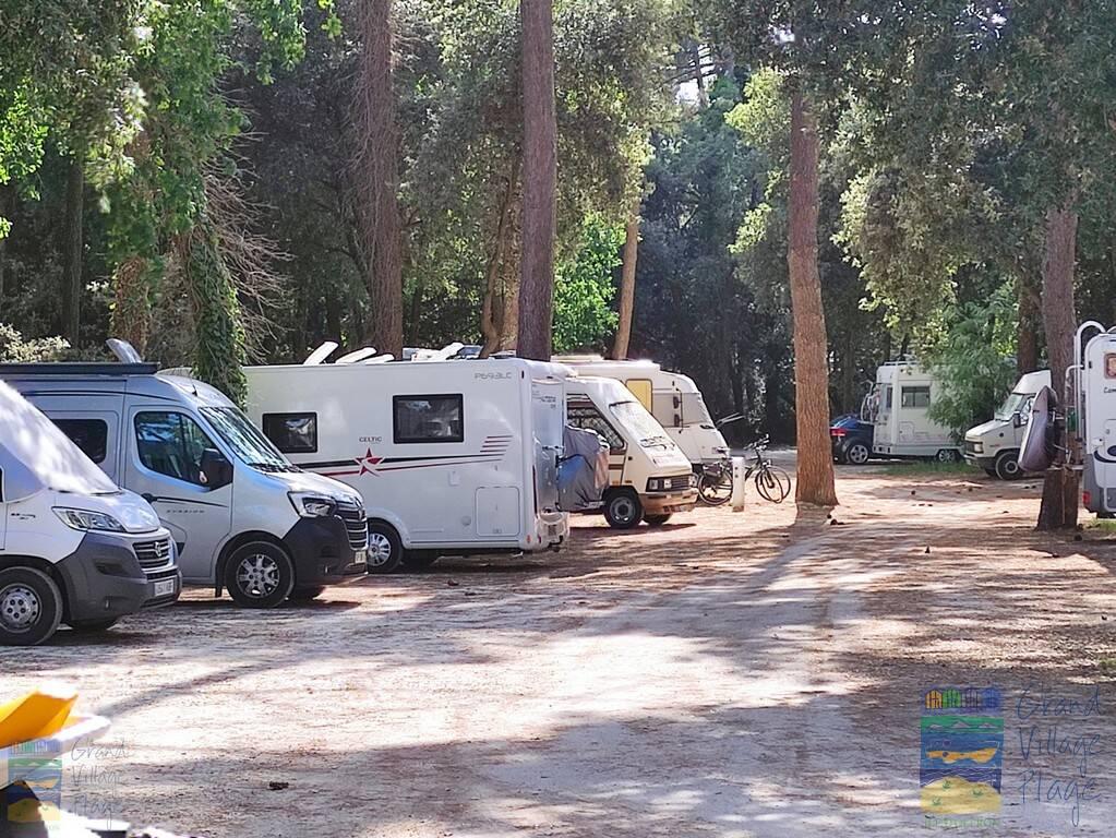 Aire de stationnement et de service camping-car - Parking de l'Epinette
