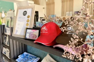 La tienda de recuerdos situada junto a la oficina de turismo de la isla de Oléron y en la dársena de Marennes