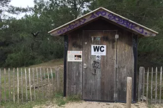 Toilettes sèches Plage de Vertbois