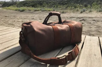 Exposition d'articles de maroquinerie - Astrid Desache