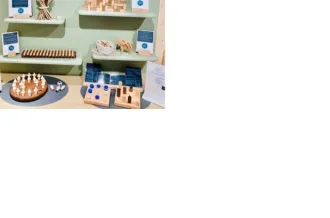 Exposition de jeux et décorations en bois - Willy Dessessarts