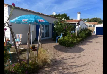 Les Volets Bleus_La Brée-les-Bains