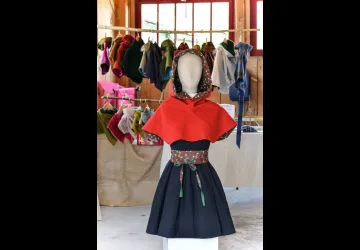 Exposition de chaperons et accessoires textiles - Sibille Boutillier