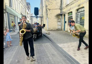 Déambulation de la fanfare Bosiljak_Marennes-Hiers-Brouage
